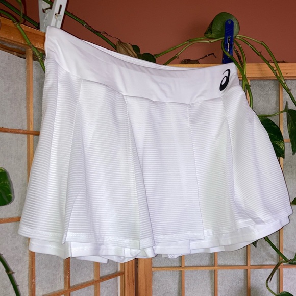 NWT ASICS Tennis Match Skort Skirt White Sz Medium Womens Athleticwear - Picture 3 of 8